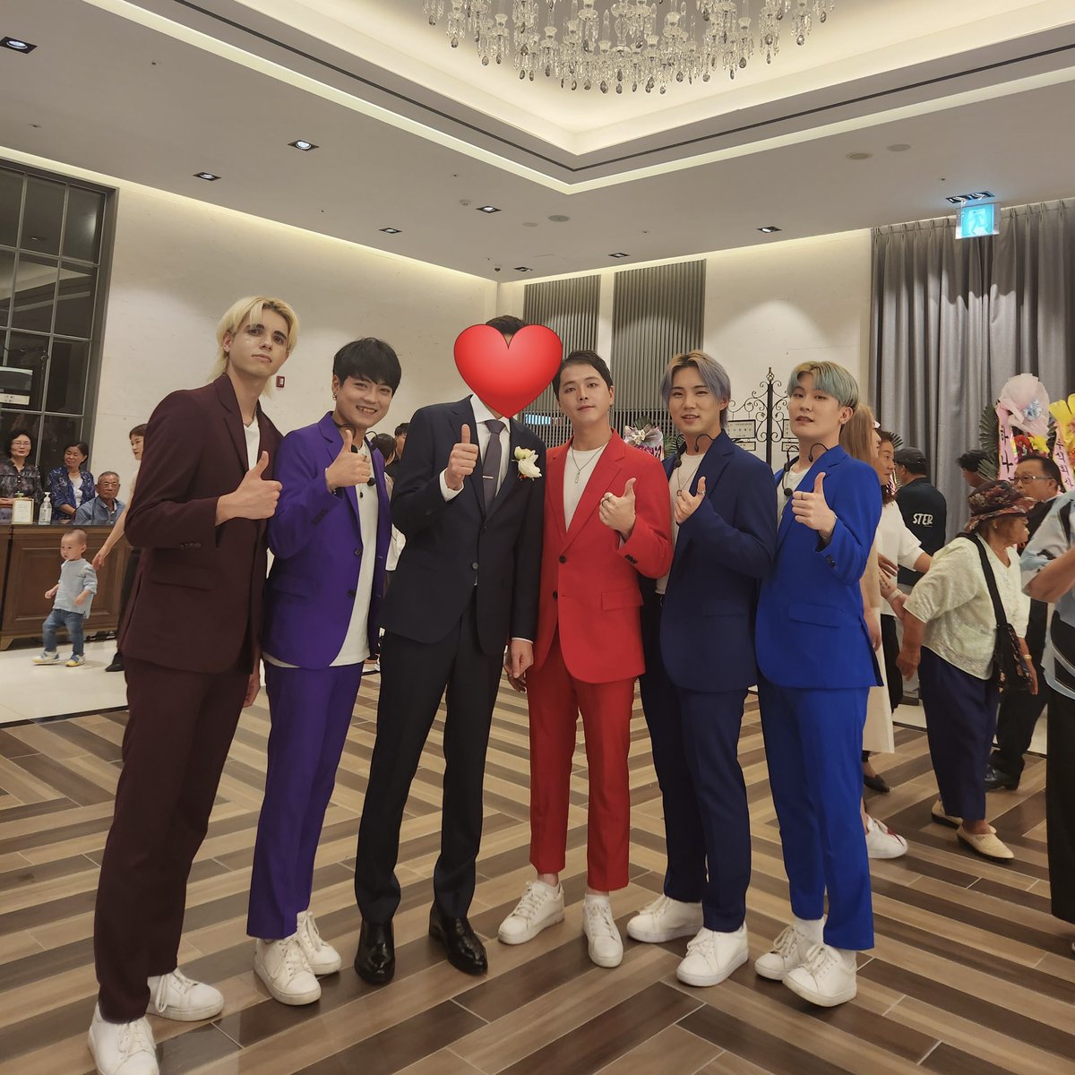 dst_official_'s tweet photo. 어제 저희 더스틴은 결혼식 축가를 다녀왔습니다!🤗

정말 예쁜 장소에서 결혼을 축하드리고왔어요!🎉
신랑신부가 정말 빛나고 멋졌어요!!
진심으로 축하드립니다!!🙏 💍✨ https://t.co/QIO0nDqr2T