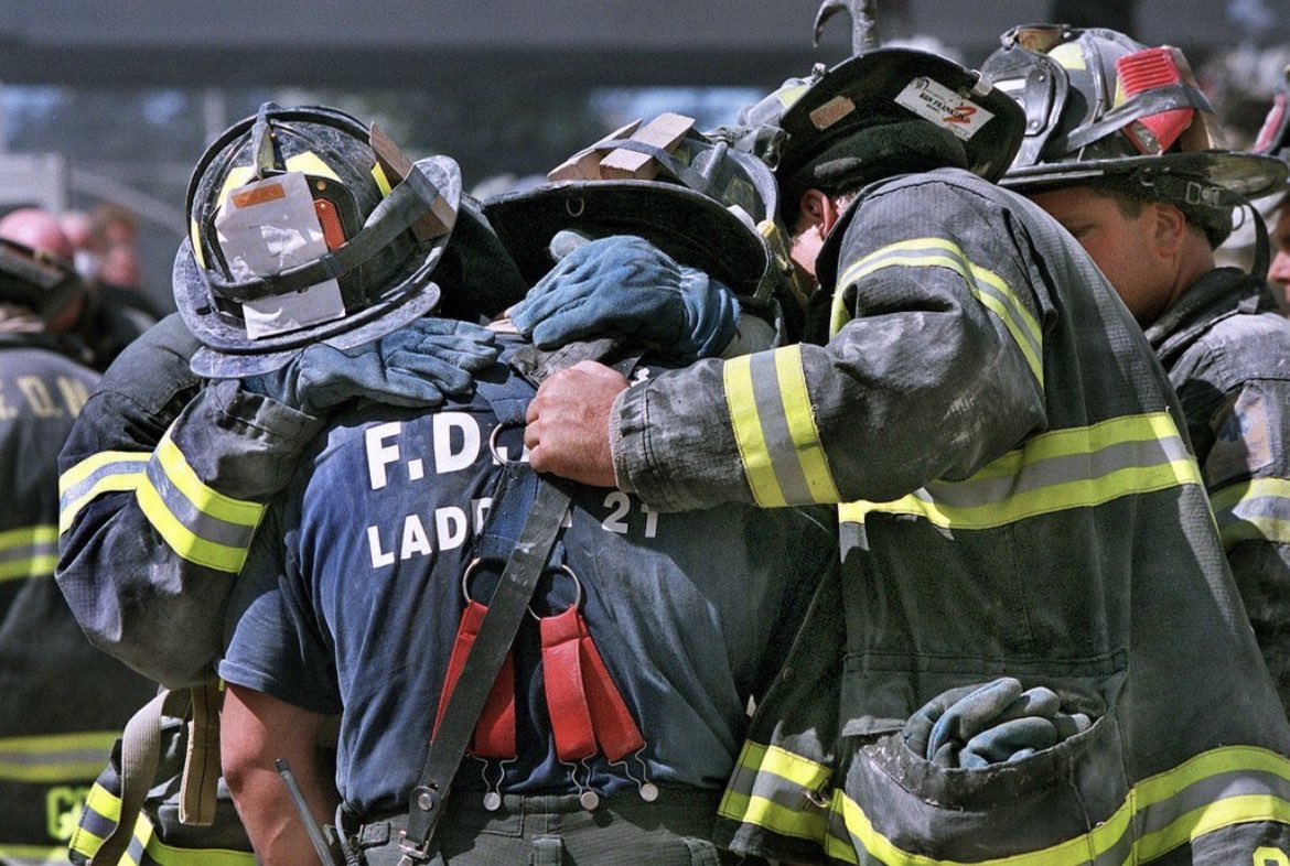 Local1271's tweet photo. The Surrey Fire Fighters Association takes a moment today to reflect on the solemn events that unfolded on September 11, 2001. On this day, we remember and pay tribute to the incredible bravery and selflessness of the first responders and all those affected by the tragic events. https://t.co/0Tr1MGPpiR