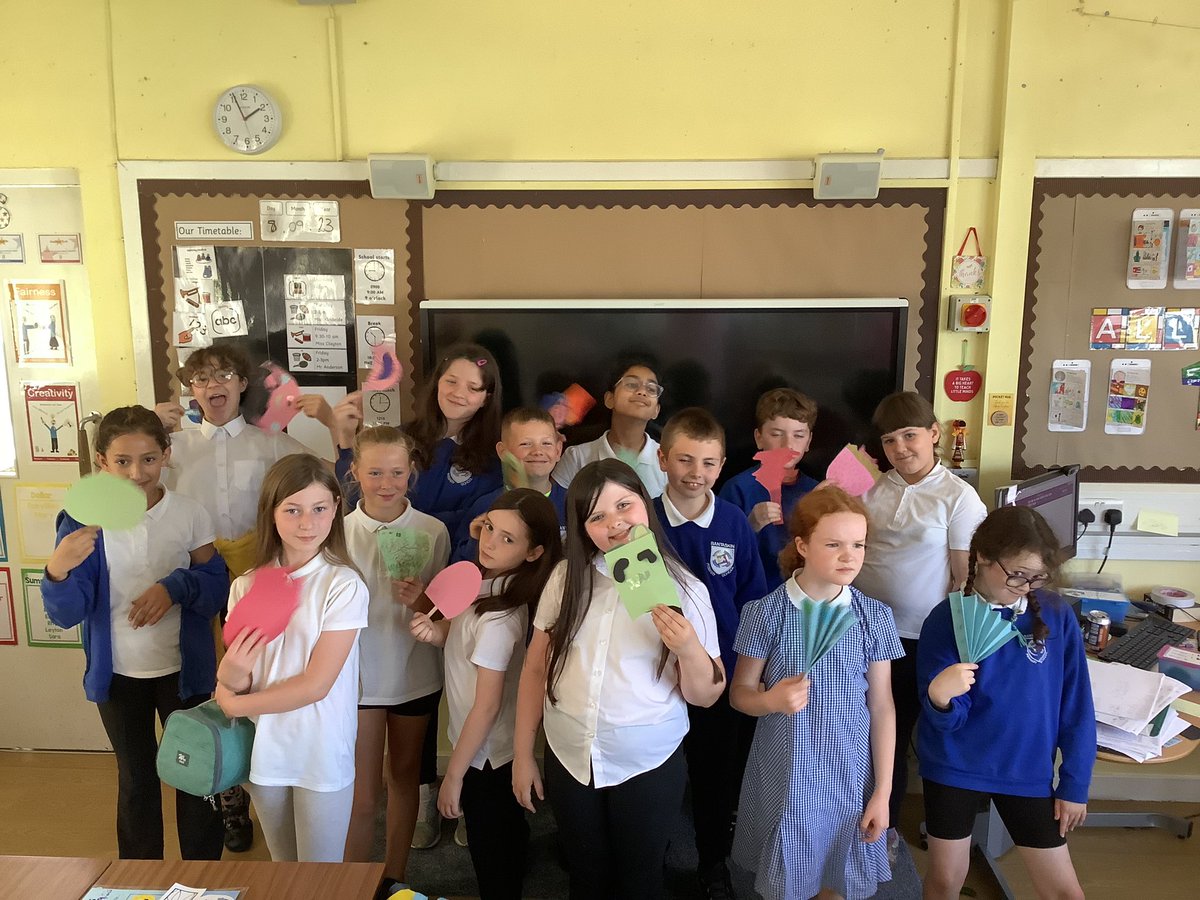 mrsmitchell_l's tweet photo. Our Friday STEM challenge was design and make a fan to keep us cool. The fans then came in very handy for PE with @bantmranderson The finished results look super #bantSTEM #banttech https://t.co/oiZ2cW4BuA