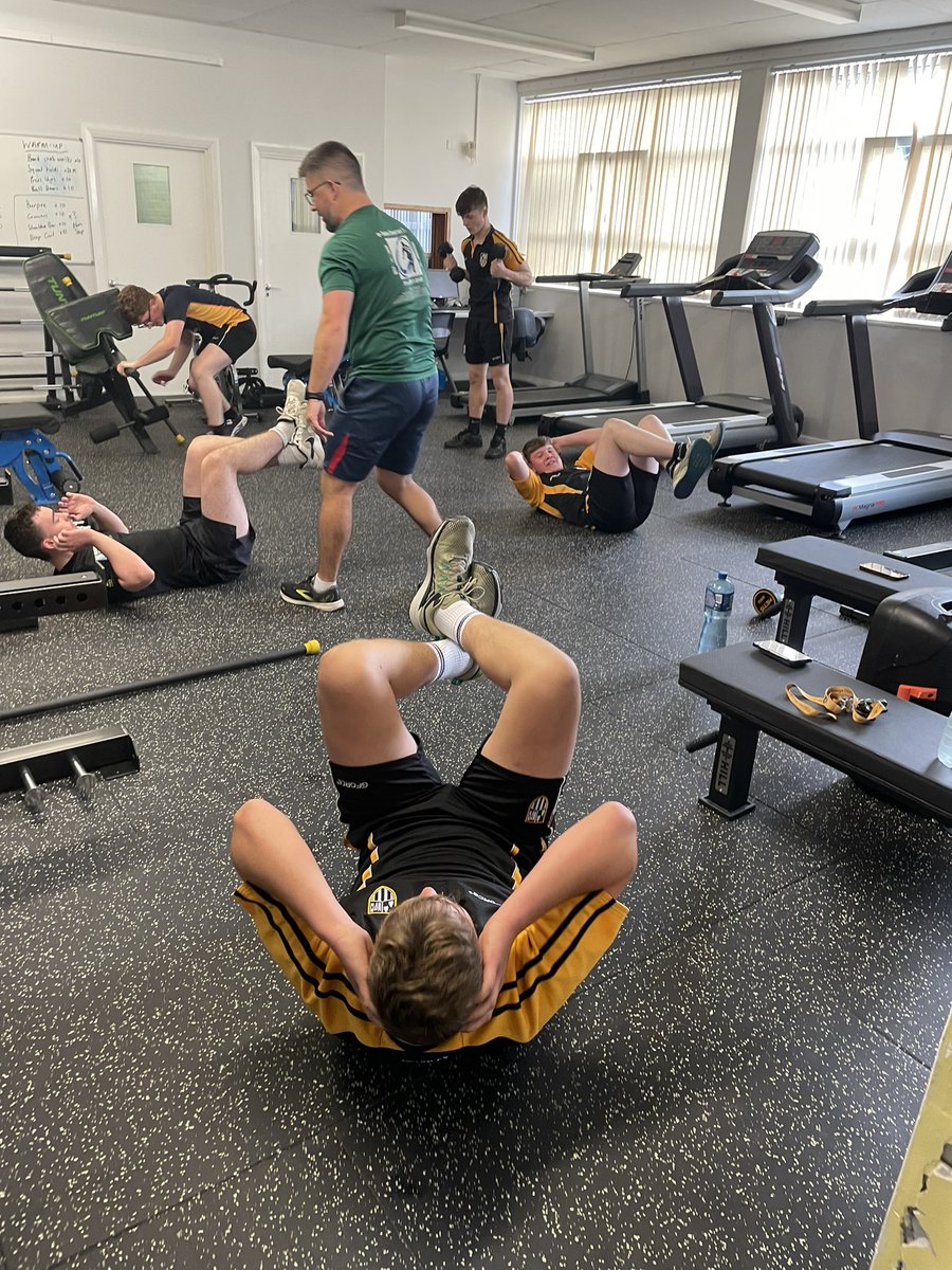 DunclugPE's tweet photo. U16s doing a finisher at the end of a great session before school. What a great way to start the day!💪 https://t.co/H1Nv7pLjrP