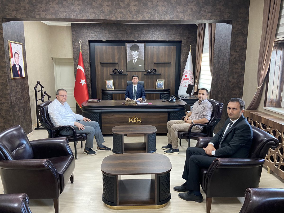 Şube Başkanımız <a href="/mehmet_uca/">Mehmet Uca</a> , Başkan Yardımcısı <a href="/barsulgen/">Barış ÜLGEN</a> ve Saray ilçe Başkanımız <a href="/cngzrgl83/">Cengiz Ergul</a> ile Saray Kaymakamı Sn. Eyüp Gürdal’a  hayırlı olsun ziyaretinde bulundular. Kıymetli kaymakamımıza başarılar dileriz.  <a href="/_aliyalcin_/">Ali YALÇIN</a> <a href="/S_Kaymakamlik/">T.C. Saray Kaymakamlığı</a>