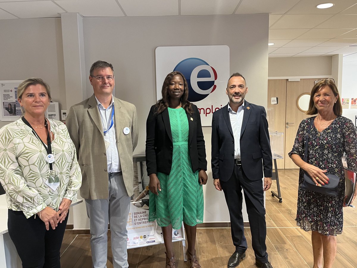 Visite ce matin à #poleemploi Souillac de la députée du #Lot ⁦<a href="/Huguette_Tiegna/">Huguette Tiegna</a>⁩, pour la présentation de l’offre de services par ⁦<a href="/xavier_pocous/">Xavier Pocous</a>⁩, directeur d’agence, et ⁦<a href="/gerald_capel/">Gerald CAPEL</a>⁩, directeur territorial délégué. ⁦<a href="/JalbertOlivier/">JALBERT</a>⁩.