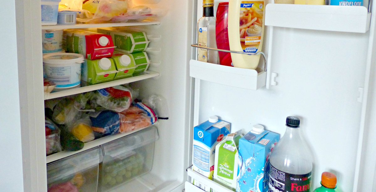 Denk met deze hoge temperaturen ook aan de BUURTKOELKAST! 
Breng wat je over hebt en pak wat je nodig hebt maar laat altijd iets liggen voor de persoon die ná jou komt en het ook nodig heeft.