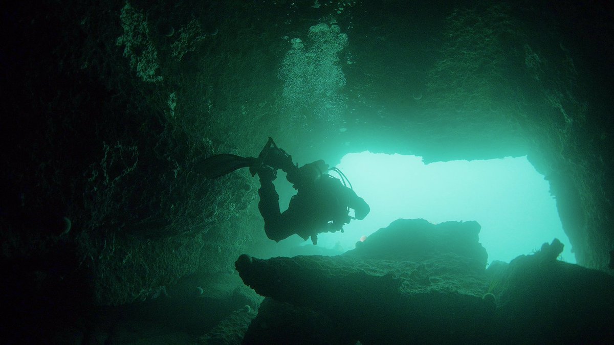 Kev_L_Smith's tweet photo. Exploring caves with Piotr Grzegorek #underwatercameraoperator https://t.co/srAG67pRkQ