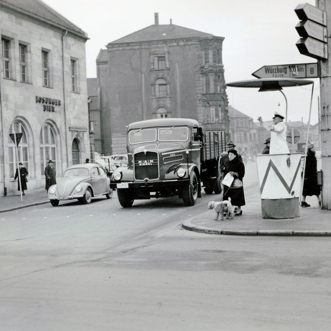 Throwback Thursday 🙌  In de jaren '50 was deze legendarische MAN F8 niet weg te denken. 🚚