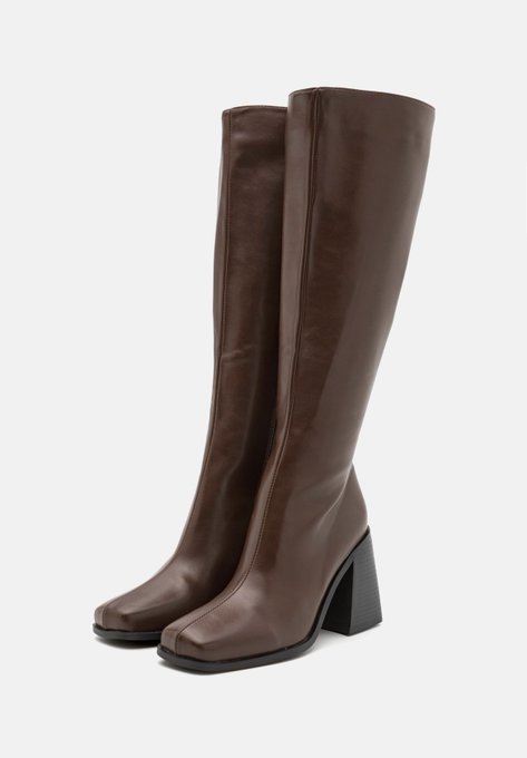 I really want these boots and the first person to send me the full amount (&euro;80) gets a year free access<a href="/tag/mvsales"class="tags"><span>#mvsales</span></a>