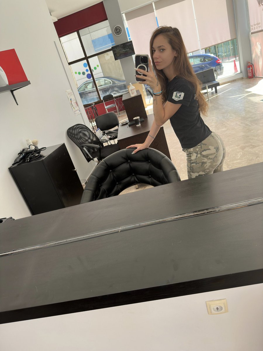 Gm fam ❤️‍🔥
Have a amazing week 🫦

not even coffee can open my eyes today🥱🥱