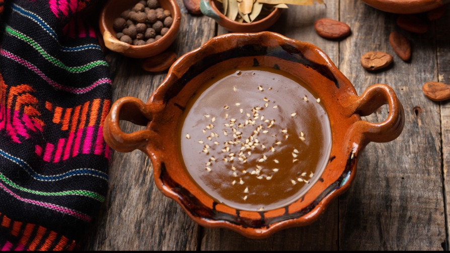 Voici les 3 astuces de Cyril Lignac pour un mole mexicain # #foodactu 
Lien ici : cuisineaz.com/articles/voici…