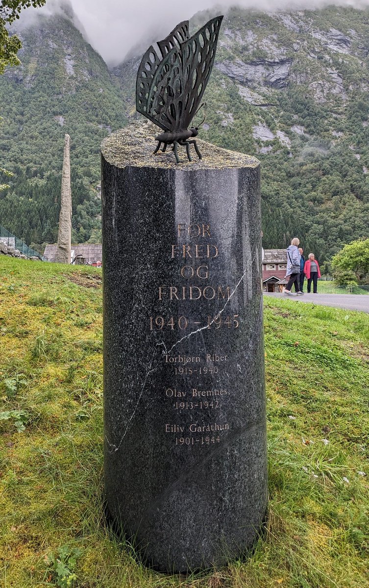 #MemorialMonday #MementoMoriMonday #MonumentMonday Apologies for the bad photo of this war memorial in #Eidfjord, #Norway. The text translates as 'Peace and Freedom'. I paricularly liked the contrast between the somber stone and the sprightly butterfly. Unusual.