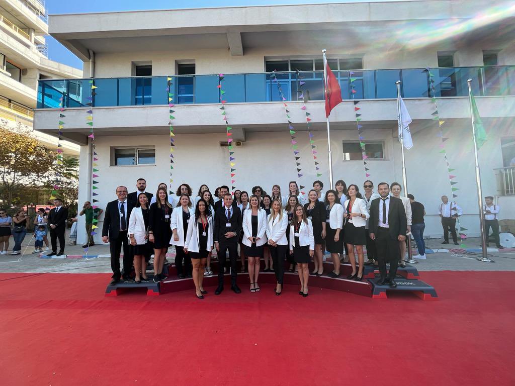 BKkarsiyaka's tweet photo. Bugün ilk ders zilimiz çaldı🔔✏️📚
Sevgili öğrencilerimiz okulunuza hoş geldiniz❤️💙

#OkulaDönmekGüzeldir
#HazırsanızBaşlıyoruz
#bahçeşehirkoleji ❤️💙 https://t.co/n177EF1zxu