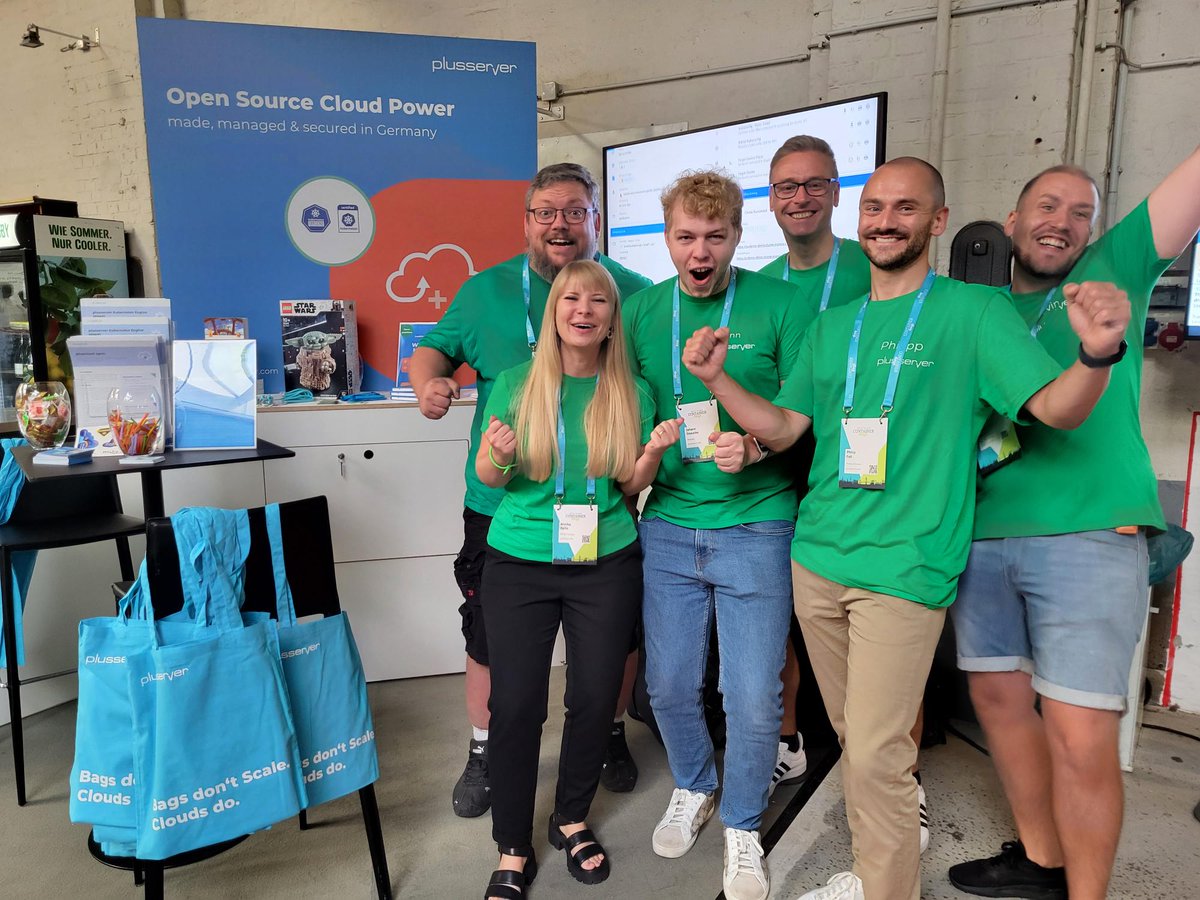 PlusServer's tweet photo. Die #ContainerDays in #Hamburg sind gestartet und unser #plusserver Team kann es kaum erwarten, Sie an unserem Stand C7 begrüßen zu dürfen.
Die Stimmung ist hervorragend und jetzt kann es richtig losgehen. Vorbeikommen lohnt sich!
#kubernetes #cloudnative #pske https://t.co/LEmksRTjeR