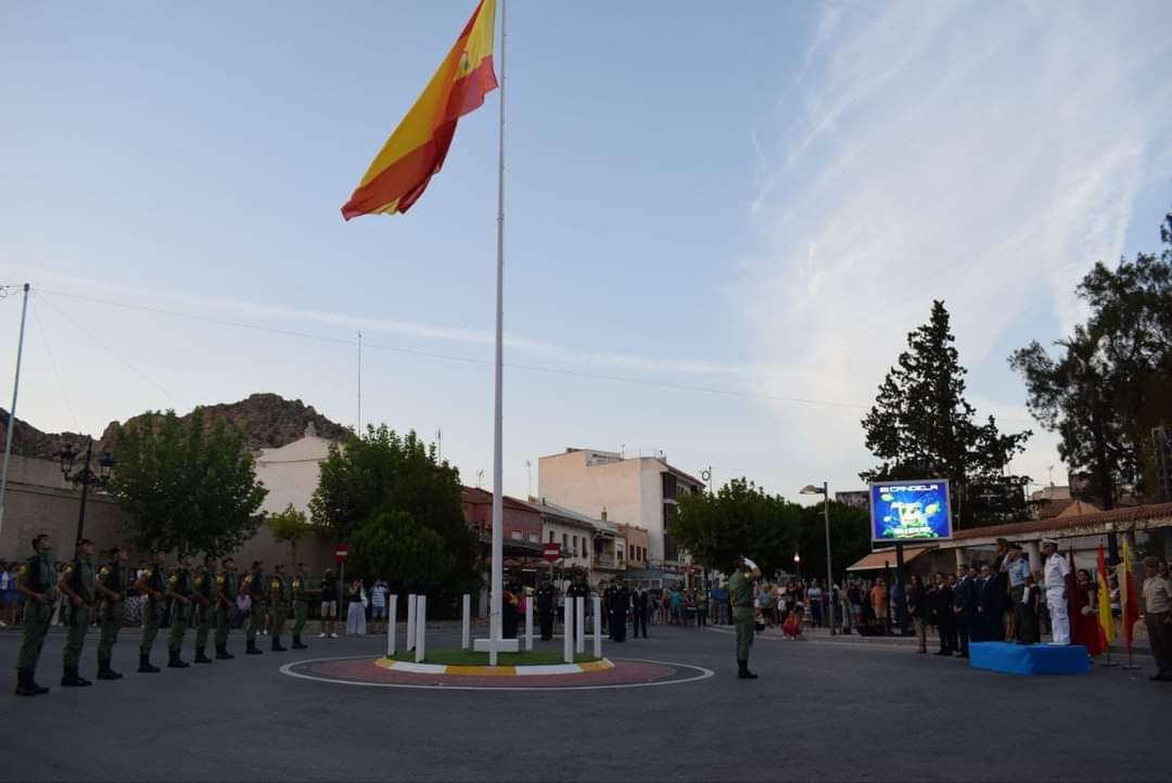 FUTER_ET's tweet photo. Arriado solemne de Bandera 🇪🇸por el 561 aniversario de la fundación de Archena realizado por un piquete del #RIPAC5, en la plaza 1° de Mayo el 10 de septiembre de 2023
#BRIPAC https://t.co/79yybBTMgH