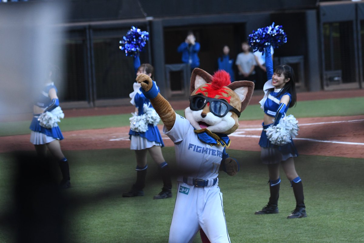 SUMINAFHERO61's tweet photo. #2023年09月10日
#loveFighters
#フレップ
#sec117
#1列目
アクロバティック後の決めポーズもかっこいい! https://t.co/ob58fiZ2U1