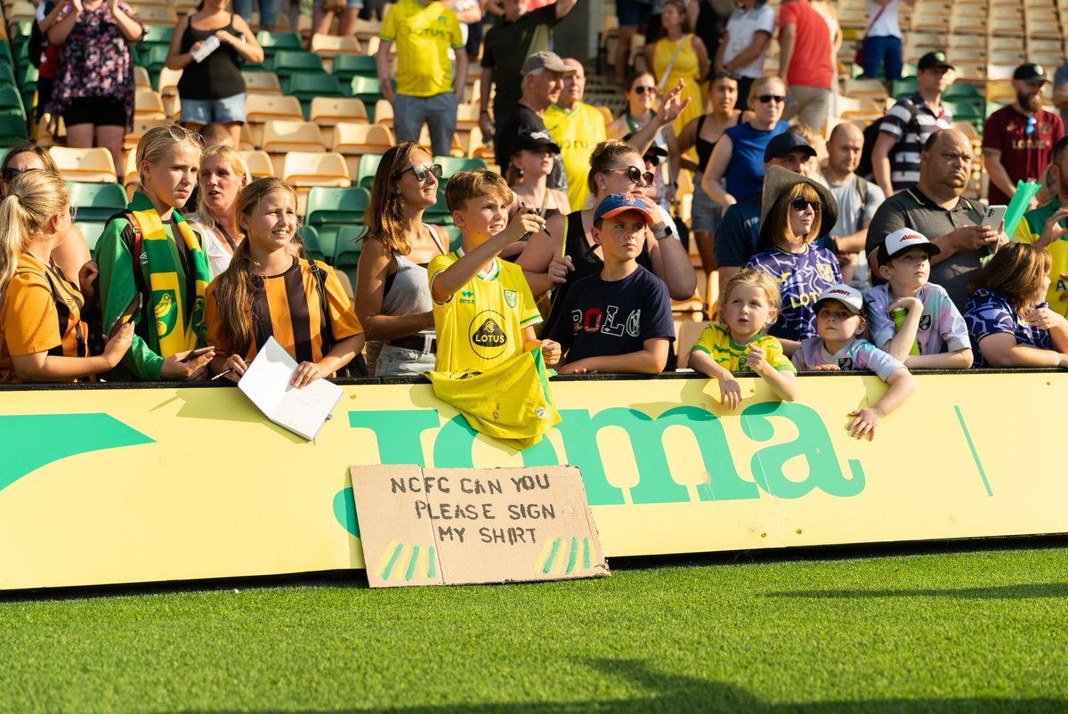 Jordie (@jordiend) on Twitter photo Fantastic to see <a href="/NorwichCityWFC/">Norwich City Women FC</a> play at Carrow Road again. 5,000 fans turned out to show their support and the atmosphere was phenomenal!
You can see just how much of an inspiration these players are to our next generation of young footballers. Incredible. Fantastic to see <a href="/NorwichCityWFC/">Norwich City Women FC</a> play at Carrow Road again. 5,000 fans turned out to show their support and the atmosphere was phenomenal!
You can see just how much of an inspiration these players are to our next generation of young footballers. Incredible.