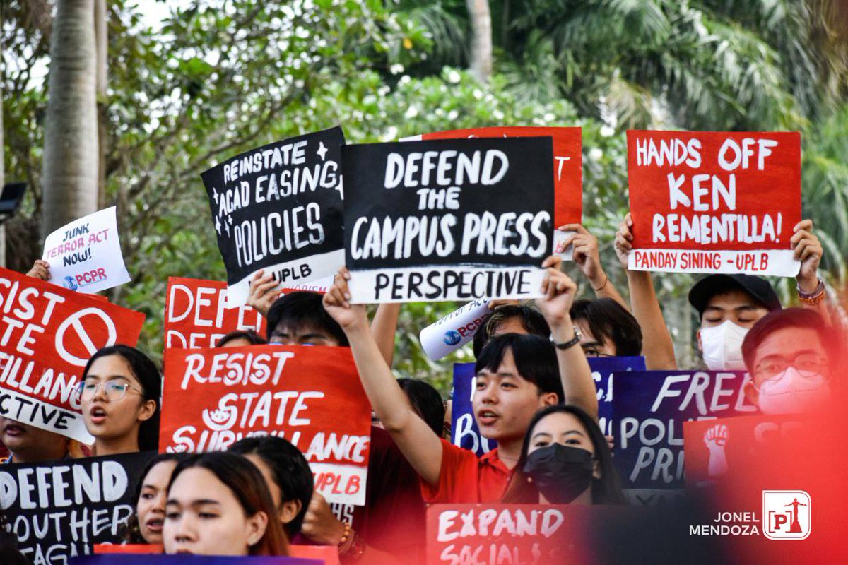 uplbperspective's tweet photo. Nagkaroon ng snake rally na sinundan naman ng isang programa na sumentro ang panawagan sa sunod-sunod na kapalpakan sa registration system ngayong semestre, seguridad, panggigipit ng estado sa mga human rights defenders, at ang 2.97 bilyong budget cut sa UP.
#FirstSemRage https://t.co/GgOJi0S4ak