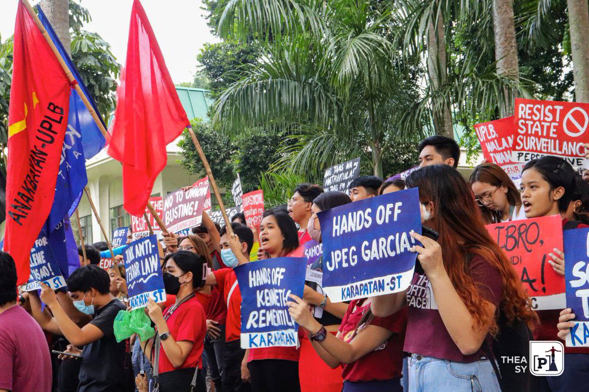 uplbperspective's tweet photo. Defend ST, BAYAN TK, Anakbayan ST, at kultural na pagtatanghal mula sa Panday Sining UPLB at Umalohokan Inc.
Mga salita ni Jonel Mendoza
Larawan kuha nina Jeaver Aoanan, Jonel Mendoza, Michael Ian Bartido, at Thea Sy
#FirstSemRage
#IgpawPasulongUPLB
#DefendTheDefenders https://t.co/mytkTE6Leb