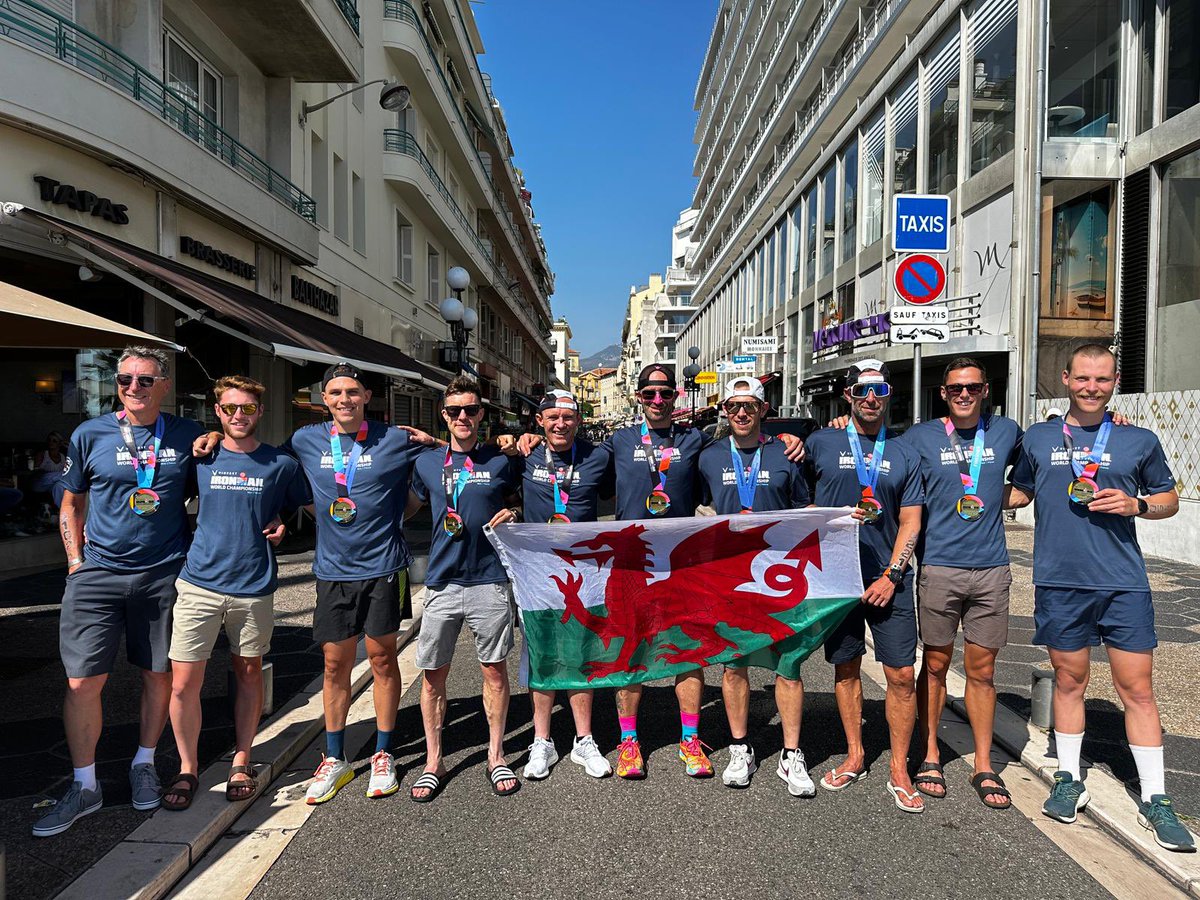 One hell of a Welsh contingent at the Ironman WORLD champs yesterday.. the biggest age group triathlon in the world. Not a peep from @TriathlonCymru 🙄🥴 @nawrywrawr