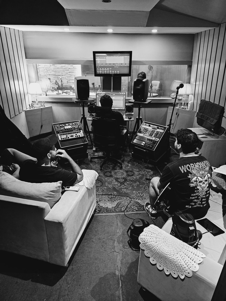 Pre producción para el @metallica_chapter_day 3 🇳🇱 en el estudio @audiohertzpro 

#metallica
#metallicacover