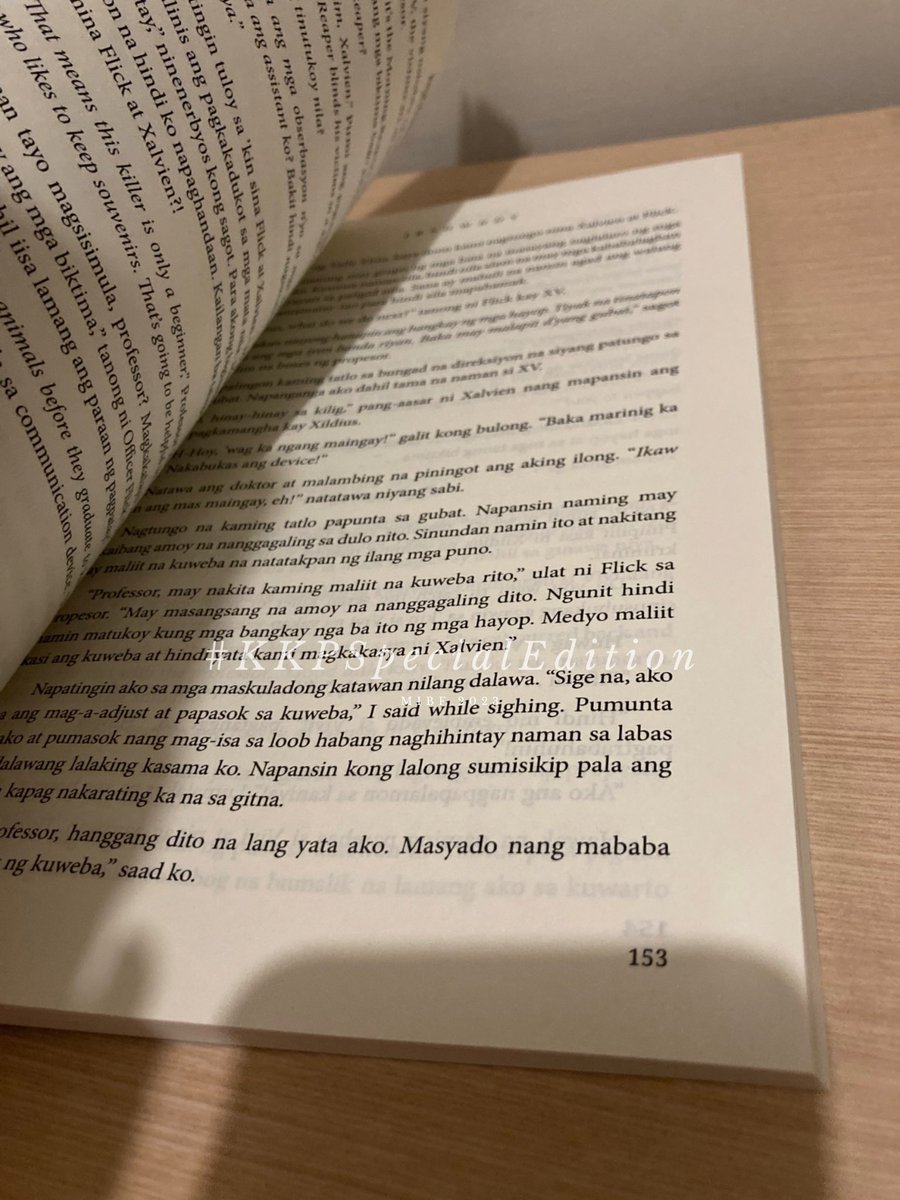 irshwndy's tweet photo. Once again, ANG GANDA ng quality ng KKP Special Edition! 😭💯👌
Smooth cream pages, quality matte cover, Black Psicom band 🖤, and premium 6x9 size ✨ #mibf2023 https://t.co/KNBEbrMuq8