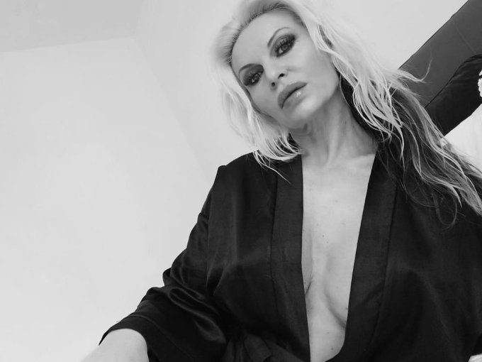 I'm online right now on skyprivate (live skype show). my private profile: https://t.co/x1fZUy0lFw Please<a href="/tag/camgirl"class="tags"><span>#camgirl</span></a>
