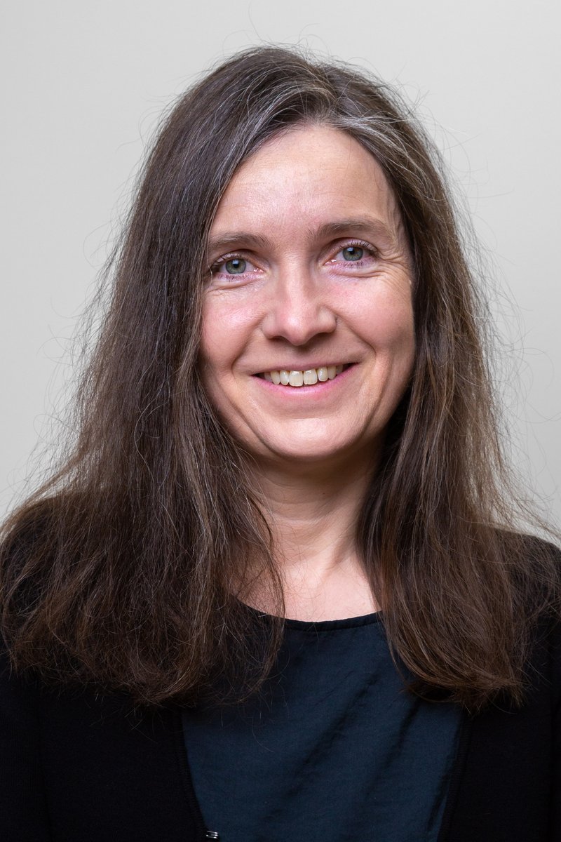 episeedlink's tweet photo. Today we travel to France to introduce you to our  1️⃣0️⃣supervisor Aline V. Probst @avprobst. She is a CNRS researcher, who co-leads a research group with @Tatout4 at the Institute of Genetics, Reproduction and Development @GReD_Clermont, located in Clermont-Ferrand, France 🧵1/4 https://t.co/O1Mowj31Rj