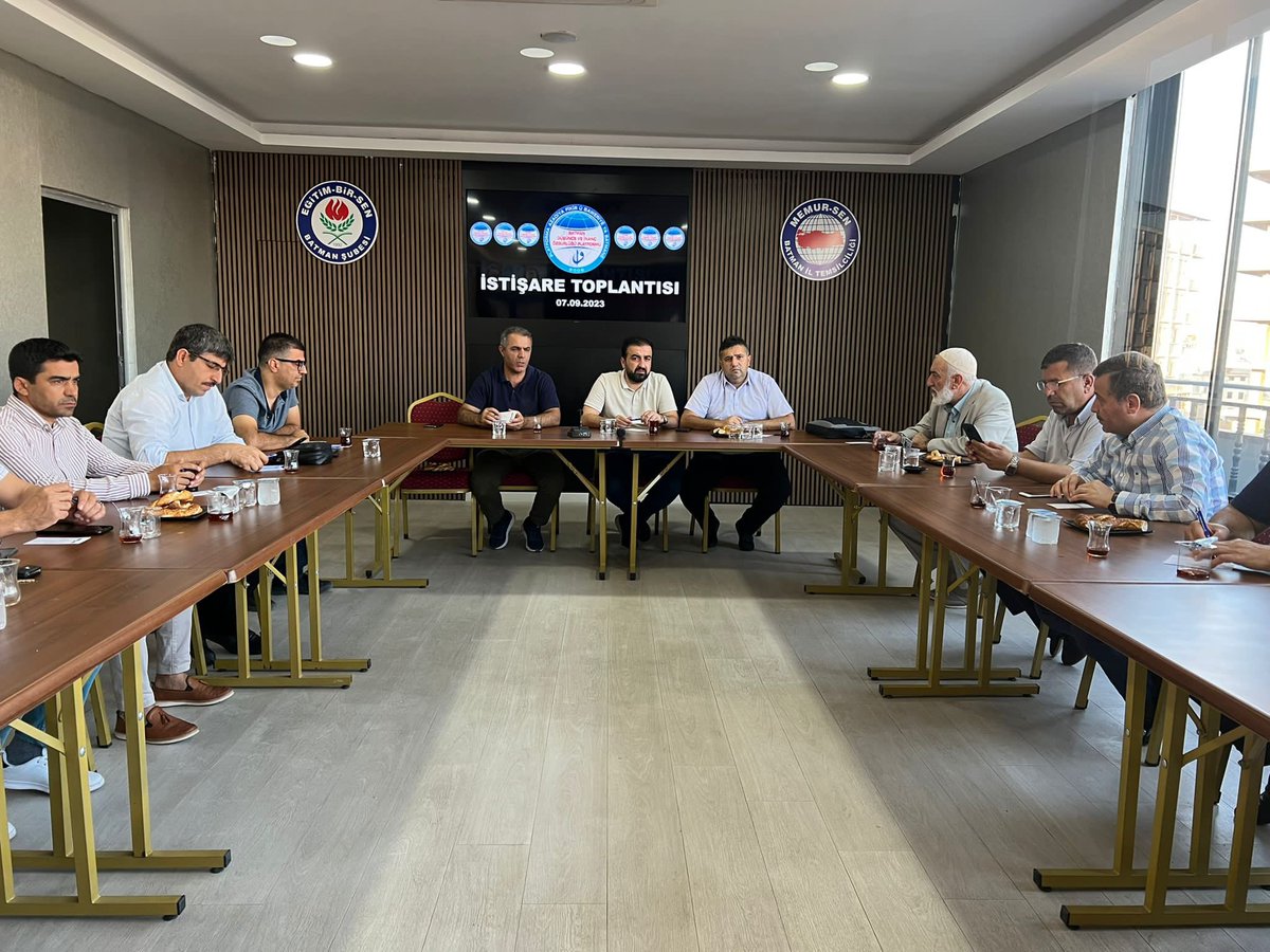 Batman’da otuzu aşkın sivil toplum kuruluşunu bünyesinde barındıran Düşünce ve İnanç Özgürlüğü Platformu, Memur-Sen Batman İl Başkanlığı Toplantı Salonunda gerçekleştirilen toplantı ile Platform Sözcüsü Şehmuz Önlü, görevi Abdurrahim Demirtaş’a devretti.