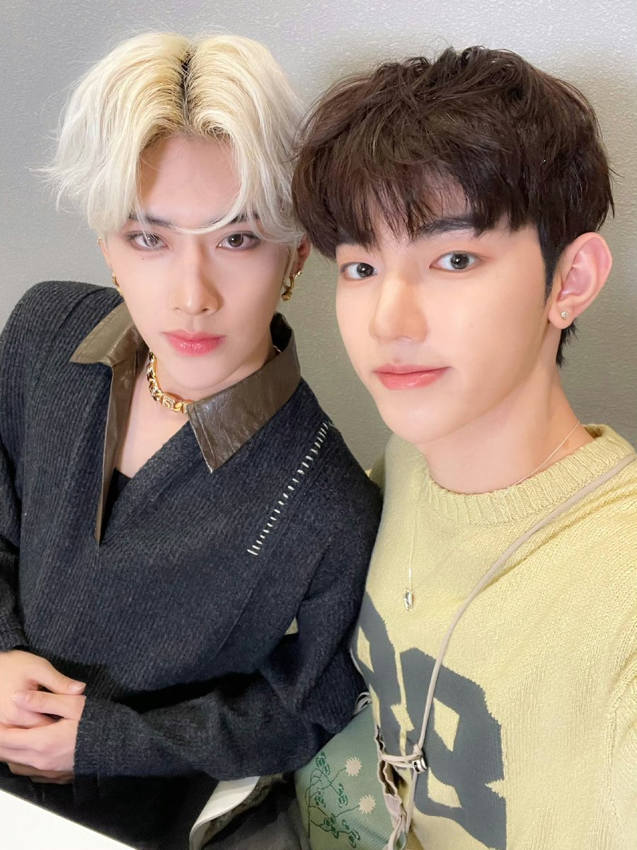 천사다 천사가 나타낫다
하늘에서 천사 내려와용~