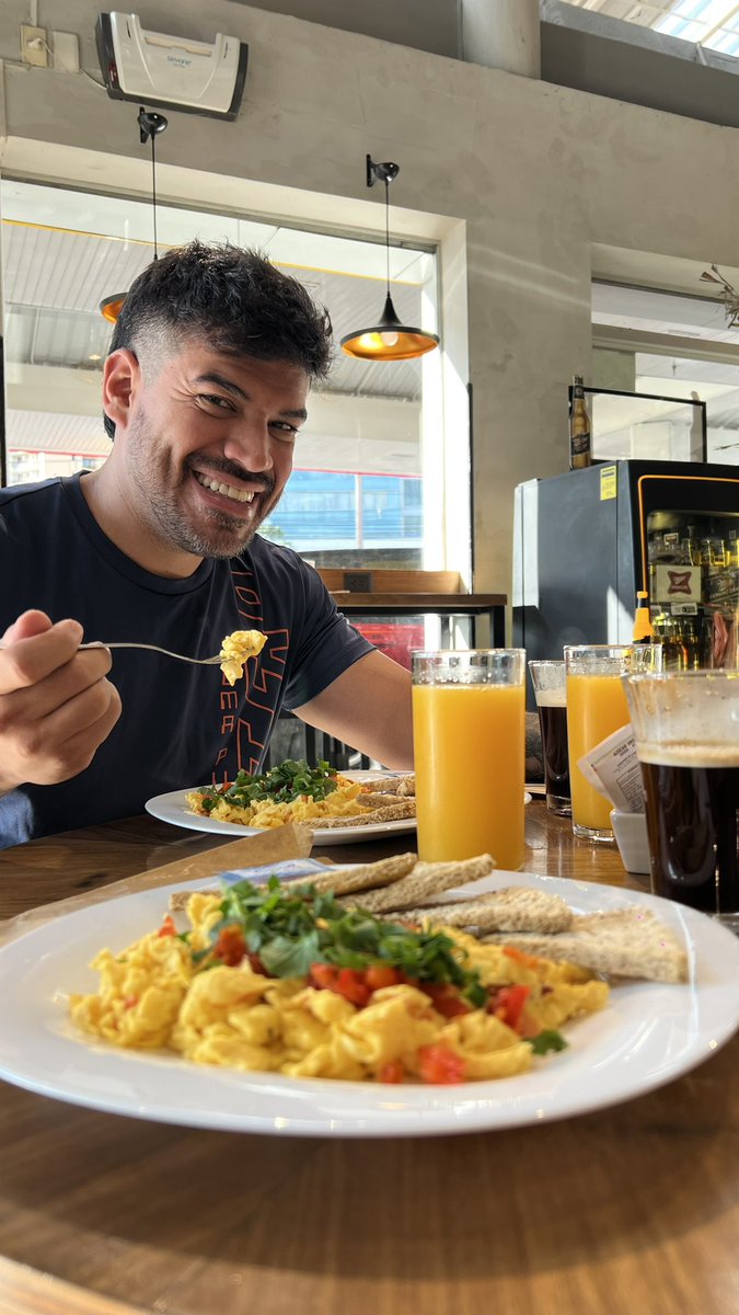 mariaiangulo's tweet photo. No es que quiera ser influencer de @Shell Paraguay pero DATAZO su desayuno de huevo, café, jugo y tostadas por 15mil! de NADA! 💪🏻👏🏻 https://t.co/bPOzumP784