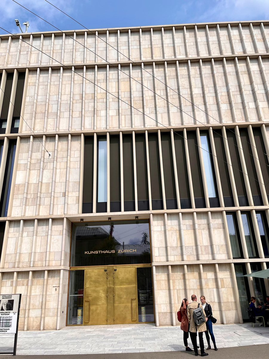 SwissAmbUruguay's tweet photo. Con la luminosa ampliación de David #Chipperfield en forma purista-elegante, la #Kunsthaus de #Zürich 🇨🇭has se hace aún más atractiva y exhibe debidamente las impresionantes colecciones de #Bührle, #Merzbacher y #Looser. ¡Una visita obligada! https://t.co/r6OW72ZMA8