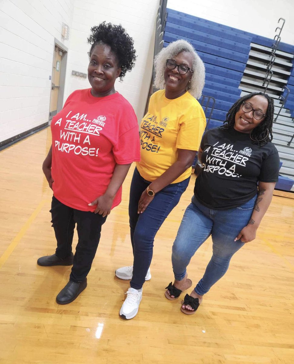 purposepushers's tweet photo. I have been informed that @OscarSmithMS is a school filled with educators affirming... "I Am A Teacher With A Purpose!" Let's get it! #ALLIN #PurposePushers #OnPurpose https://t.co/jv1B8vAmtR
