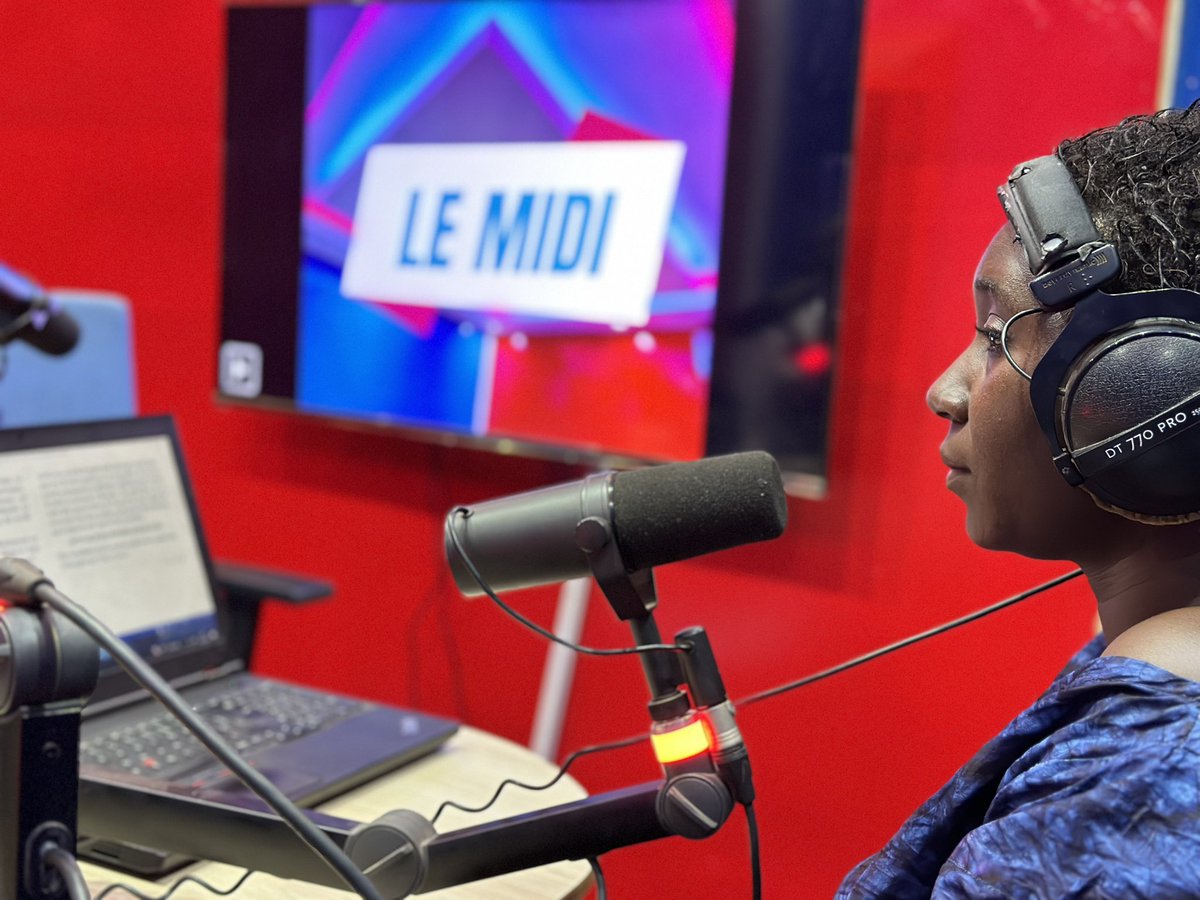 espacefm_foret's tweet photo. L’équipe MADE IN FORÊT. Rendez-vous demain pour un autre numéro.
#SaisonSphinx #LaForetSurLesOndes https://t.co/HjJ2Y1tbNz