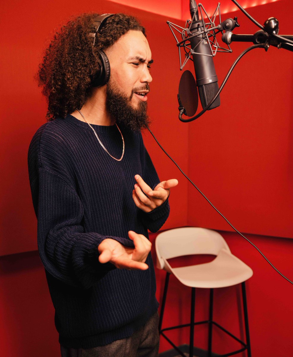 All smiles when finishing up a project in the sound studio! Whether it’s recording voiceover albums or mastering your latest production, we’ve got you covered.

#makersgym #madetocreate #producer #dallasproducer #dallasproductionstudio #VoiceOver