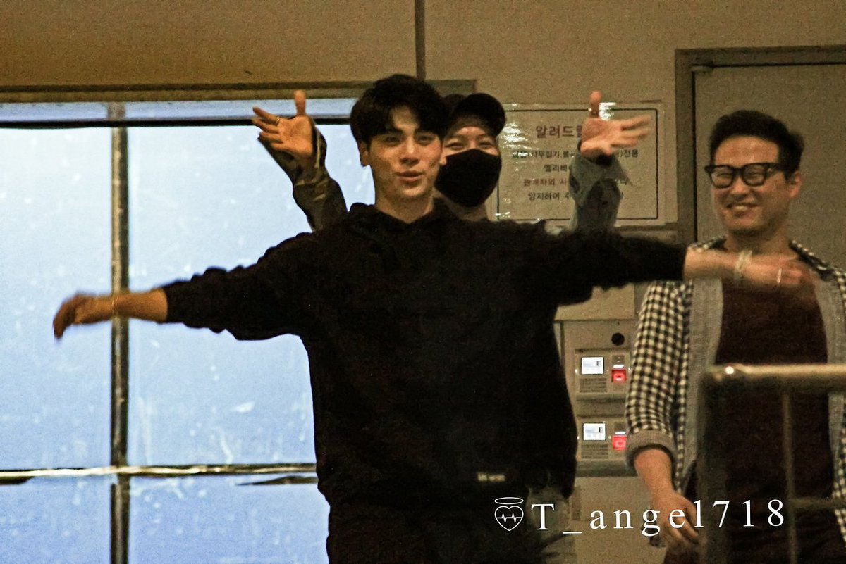 dailyjongtae's tweet photo. #JONGHYUN #TAEMIN @SHINee https://t.co/JPWp9YY8aV