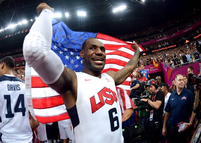 PosTemporada's tweet photo. 🚨LEBRON JAMES PLANEJA QUER JOGAR NAS OLIMPÍADAS DE PARIS EM 2024
Junto com ele:
 Stephen Curry
Kevin Durant
Anthony Davis
Jayson Tatum
Draymond Green
Também devem fazer parte da seleção dos Estados Unidos em Paris

🗞https://t.co/SGsjSPEpkA https://t.co/mleXimjMQN