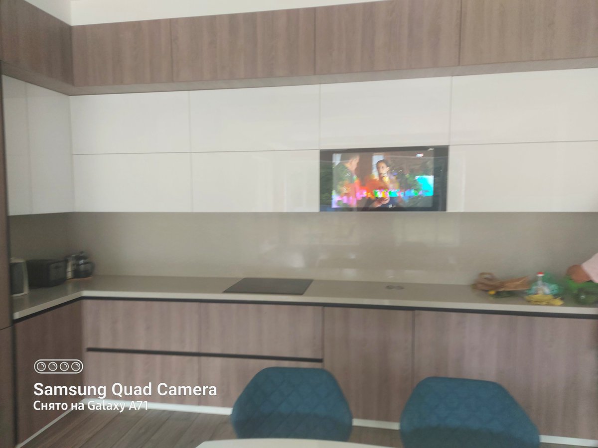 avel_tvs's tweet photo. Pictures of AVS320KS shared by our customers. Let's enjoy it together！🥳🥳 #avel https://t.co/uDTwholBXO #waterprooftv #bathroom #bathroomtv #kitchentv #kitchen #mirrortv #mirrortvs #showertv #bathtv #tvinmirror #tvinmirrorbathroom https://t.co/WW8FN9YfP0