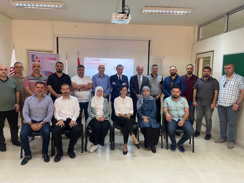 JeanNoelBaleo's tweet image. 🇮🇶🇫🇷🇱🇧 Ouverture au @CnamLiban d’une formation certifiante #Cisco en Administration réseaux organisée par @AUF_MoyenO pour  15 informaticiens de #Mossoul @UniversityofMos, qui est devenue un modèle d'Espace Numérique d'Apprentissage grâce au soutien de @FranceBagdad et de l’#AUF.