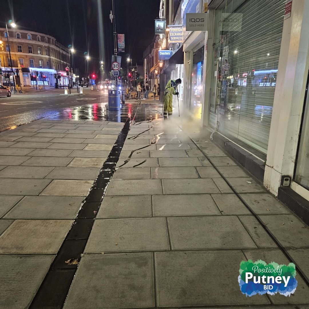 We're busy enhancing Putney over the next few nights with jet-washing of the high street. 📷
#Shareourputney #loveputney #enhancingputney #jetwashing #streetclean #london