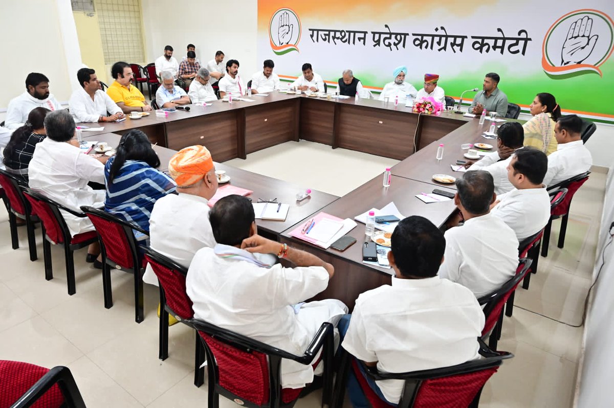 राजस्थान प्रदेश कांग्रेस कमेटी द्वारा आयोजित विधानसभा चुनाव कैंपेन कमेटी की पहली बैठक में शामिल हुआ,NSUI का प्रत्येक कार्यकर्ता राजस्थान में कांग्रेस की विजय पताका फहराने के लिए प्रतिबद्ध है।