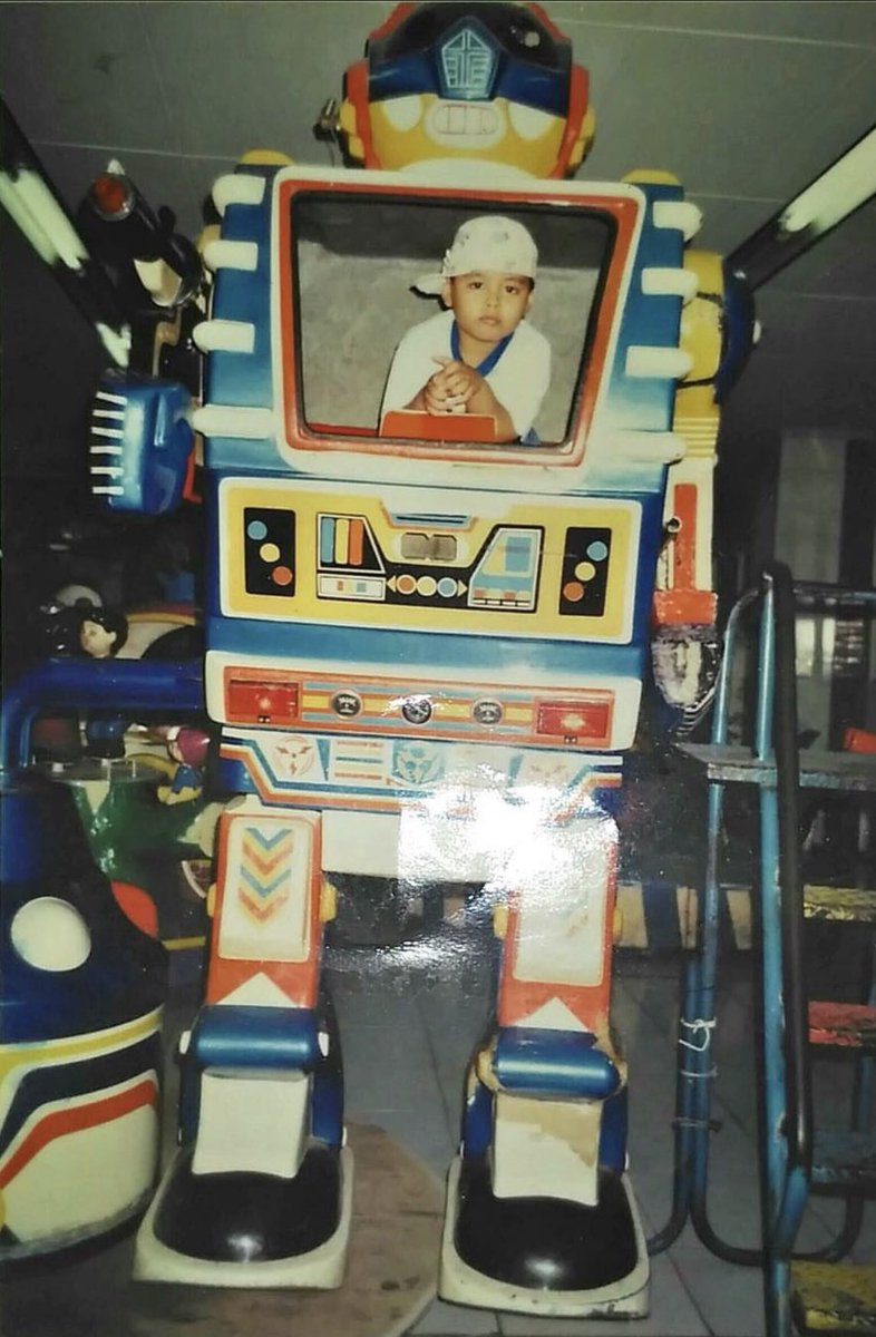 sudah umur 30an ke atas ki’ pasti kalo pernah ki’ ketemu ini robot.