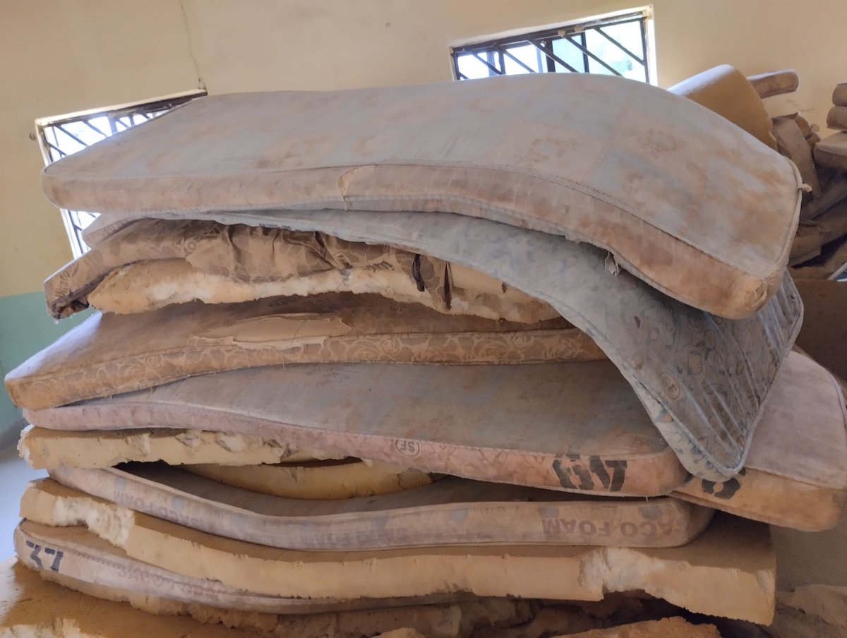 TrackaNG's tweet image. On March 11, 2022, N5.6m was paid to Chillayah Nigeria Limited for the Supply of School Mattresses to Government Girls Comprehensive College Secondary School, Argungu, Kebbi State.

We tracked and report that 100 students’ mattresses have been supplied and already in use by the…