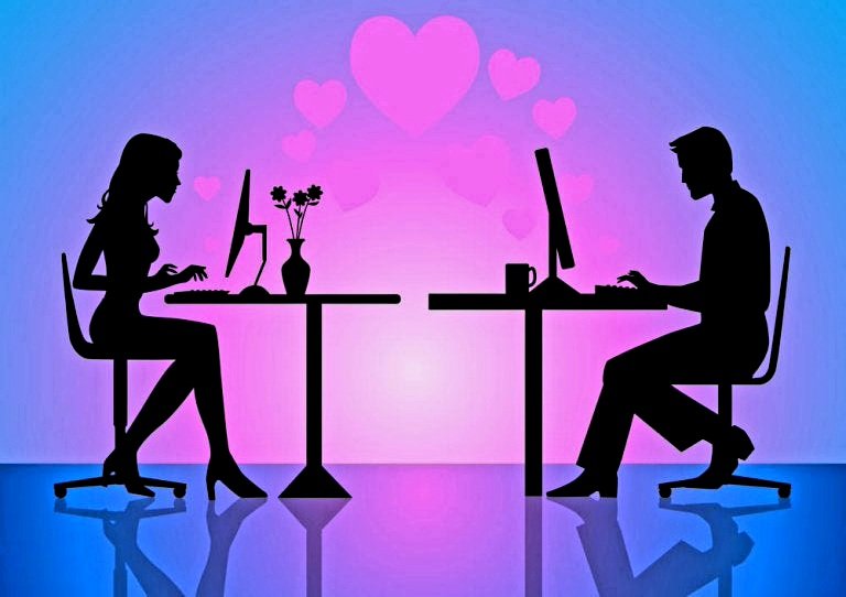 Soul_doctor1's tweet photo. L'amore a distanza , che nasce con i social , arriva per gli imprevedibili casi della vita, e spesso esiste già prima di conoscersi , per gli intrighi romantici delle anime . Non si é mai troppo lontani per trovarsi : ci si innamora così , all'istante , con un incantato sussurro del cuore...   🙏❤
