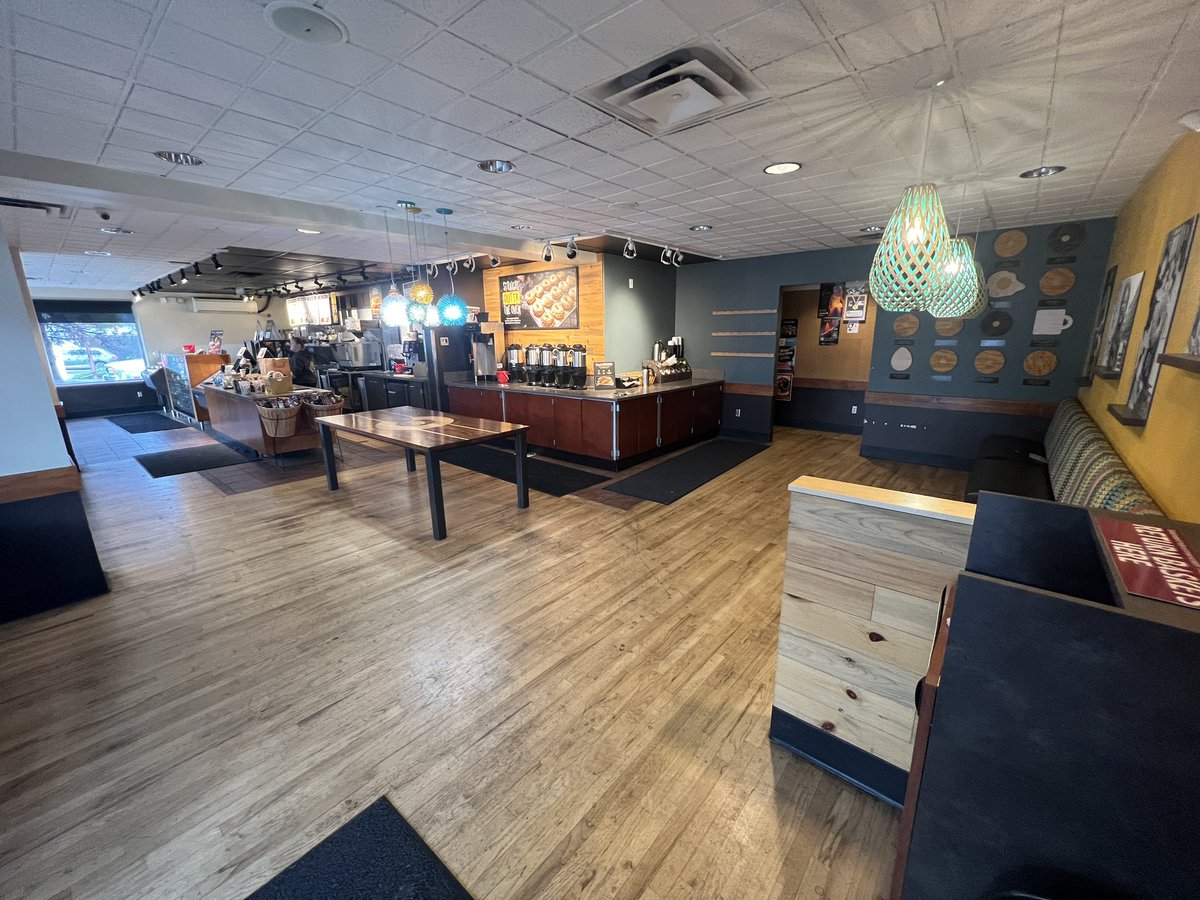 alexbclosing's tweet photo. @EinsteinBros This location at Downing and Evan’s in Denver was opened in 1996. It used to be a community hub. Bring back in store dining please. https://t.co/TyVrfn1Hn5