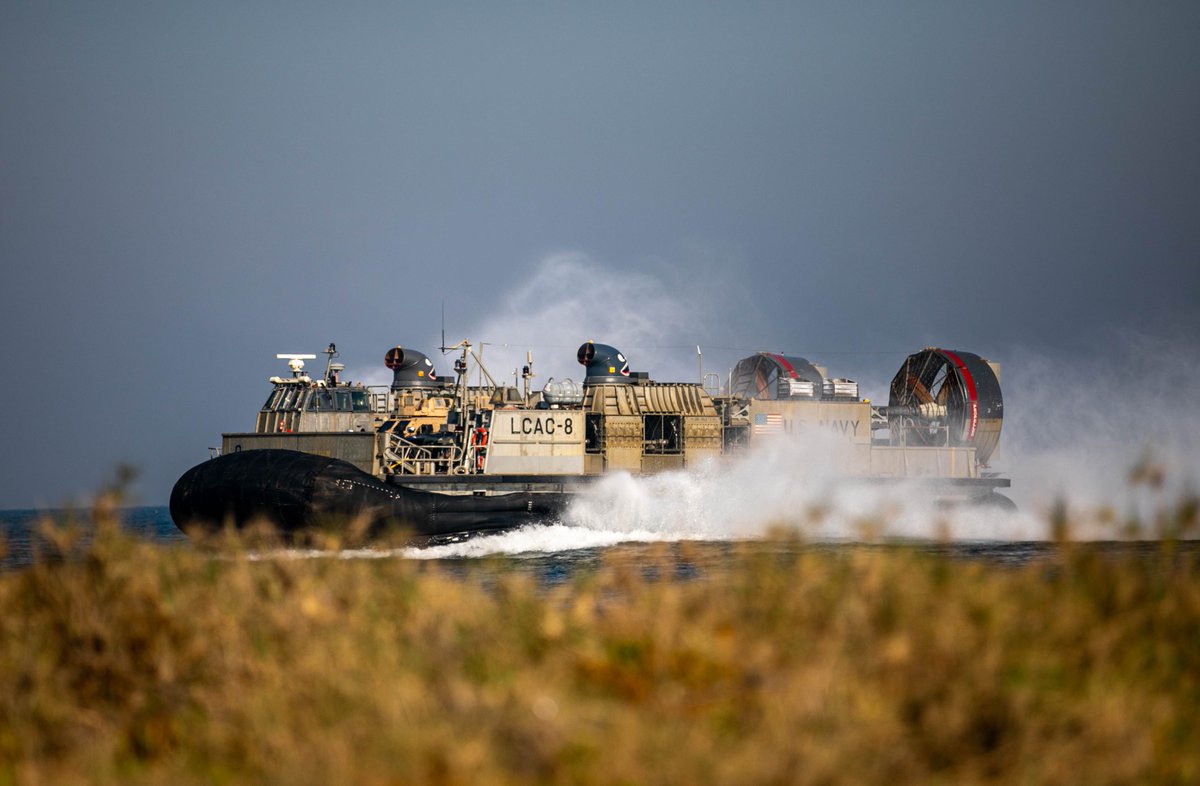 Jatosint's tweet photo. /42
Beachhead secured by multinational forces ๐ฎ๐ฉ๐ธ๐ฌ๐บ๐ธ๐ฏ๐ต !!
Indonesian BMP-3F and LVTP-7 laid smoke screens as they landed
#GarudaShield #SGS23 #SGS2023
๐น US Army / Spc. Josue Mayorga https://t.co/4AhIeSkQY9