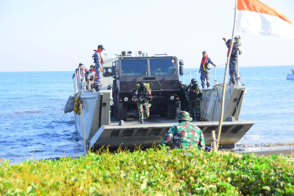 Jatosint's tweet photo. /42
Beachhead secured by multinational forces ๐ฎ๐ฉ๐ธ๐ฌ๐บ๐ธ๐ฏ๐ต !!
Indonesian BMP-3F and LVTP-7 laid smoke screens as they landed
#GarudaShield #SGS23 #SGS2023
๐น US Army / Spc. Josue Mayorga https://t.co/4AhIeSkQY9