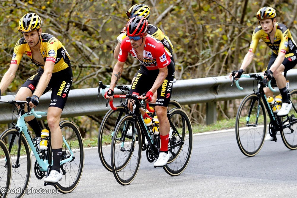 Na1chaca's tweet photo. Roglic, in his entire World Tour Career, only managed to drop all other GC riders on a climb by more than 15 seconds ONCE.

I genuinely want to know what makes people think he:

A) Is the strongest rider in this race.
B) Could've done the same as Jonas on Tourmalet.
#LaVuelta23 https://t.co/A7f06p0Ll2