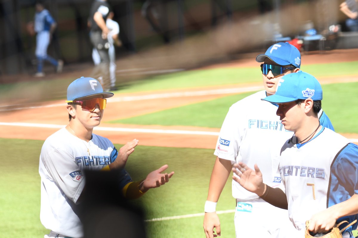 SUMINAFHERO61's tweet photo. #2023年09月10日
#loveFighters
#山田遥楓
#野村佑希
#松本剛
#sec117
#1列目
野村くんと山田さんでふざけてたのにまつごーさん来たら真面目になるのジワる https://t.co/z3S02WdL2x