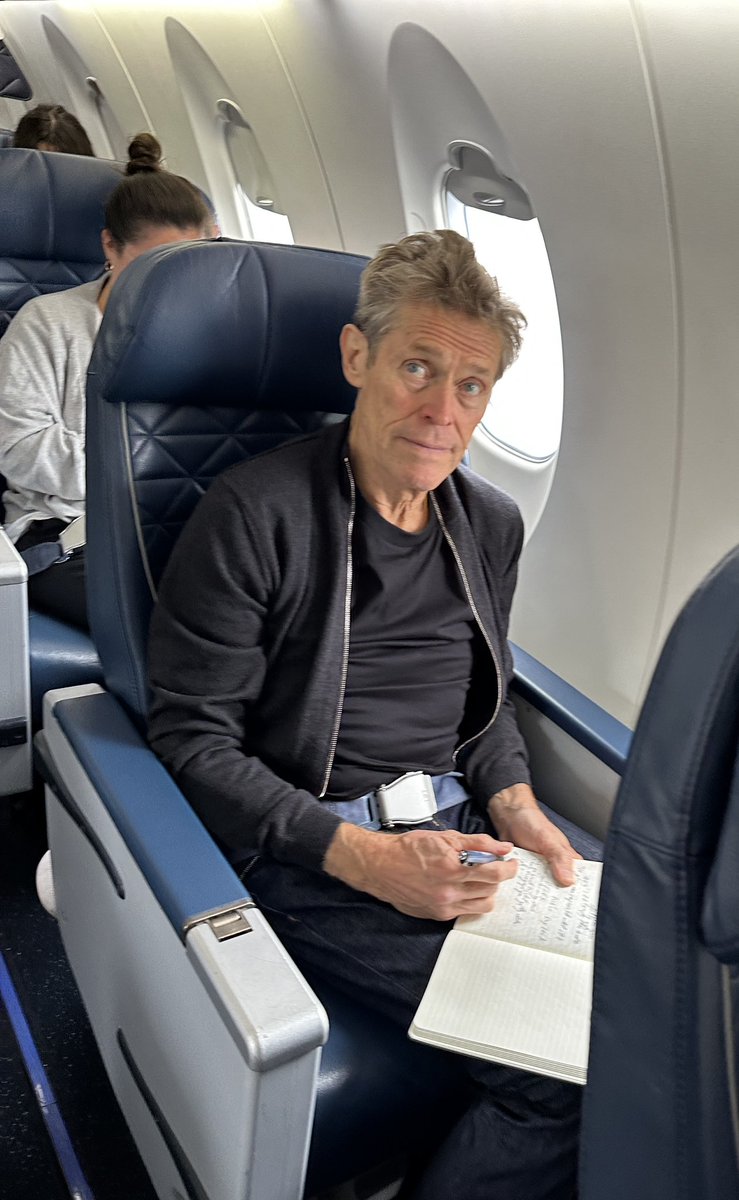 What a moment indeed! #WillemDafoe #TorontoInternationalFilmFestival #TIFF #Toronto 🇨🇦