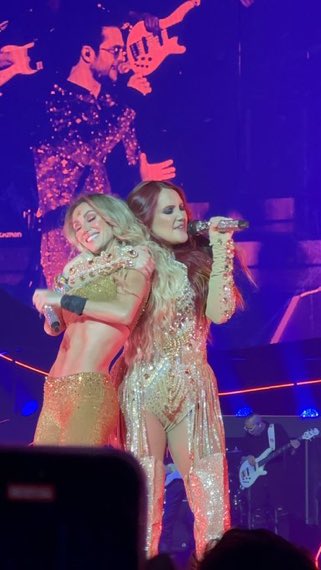 cinedramatica's tweet image. o sorriso da anahi sentindo o abraço da dulce 🥲