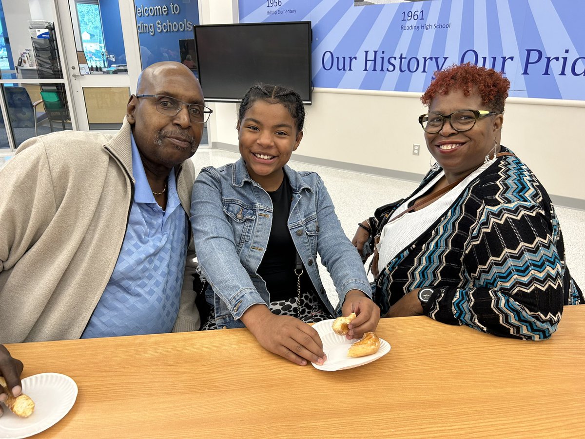RES_sjsfraley's tweet photo. Our first Sweets with Someone special 🤗🍩🥛☕️💙#bluedevilway https://t.co/4lwGAegDue