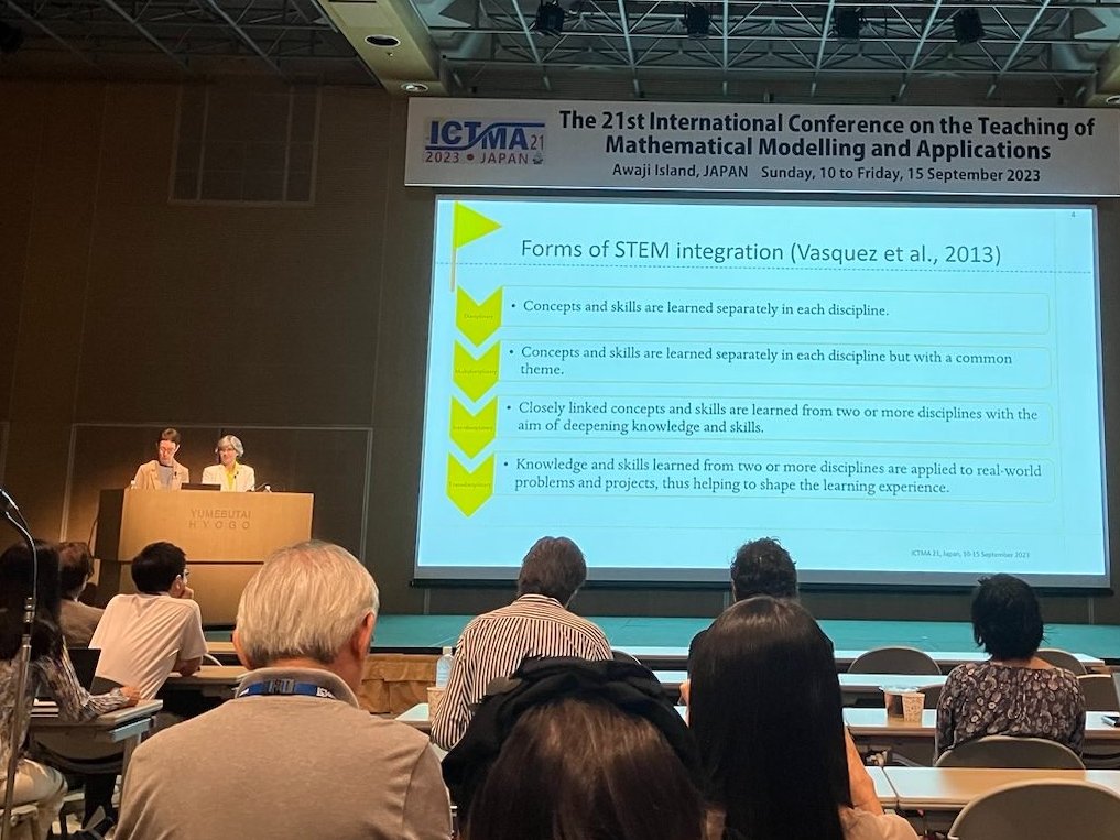 BrittaEyrich's tweet photo. Susana Carreira & Merrilyn Goos were perfect tour guides when they gave their key note at #ictma21 concerning the relation between #mathematicalmodelling and #interdisciplinary #STEM #education - we may walk the same landscape, but view through different lenses 🗺️ 🔎👏 #dkmat https://t.co/TCGN4wtCqD